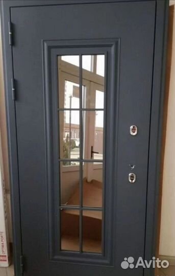 Входная дверь уличная со стеклом с термо