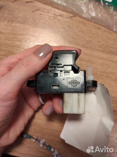 Кнопка стеклоподъемника 25411А610