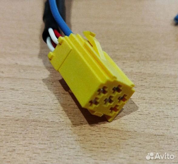 Линейный выход автомагнитолы Mini ISO Datsun/LADA