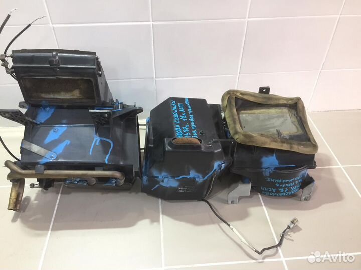 Корпус печки с радиаторами Nissan Skyline 1987 год