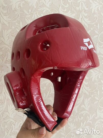 Шлем и перчатки для тхэквондо