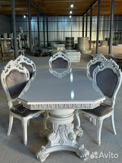 Стол и стулья 