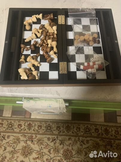 Шахматы,переносяшиеся,на кортинке увидите