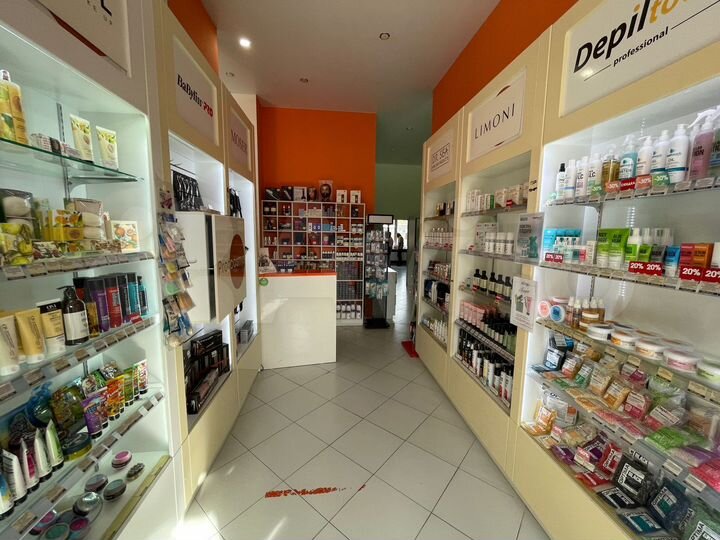 Торговая площадь, 348.7 м², можно половину