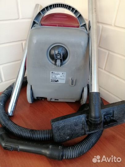 Пылесос LG V-3310D Storm 1300W