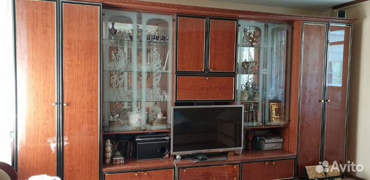 Стенка продаётся. фабрика Шатура. длина стенки 4 м