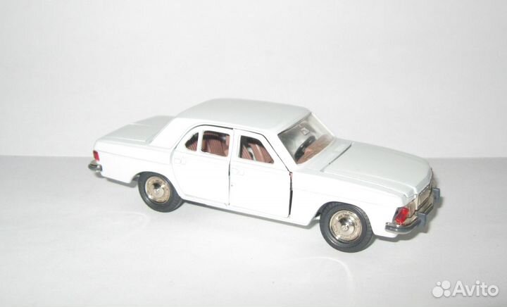 Газ 3102 Волга Белая СССР Агат Тантал Радон 1:43