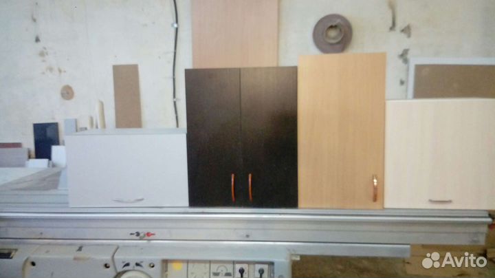 Кухонный навесной шкаф