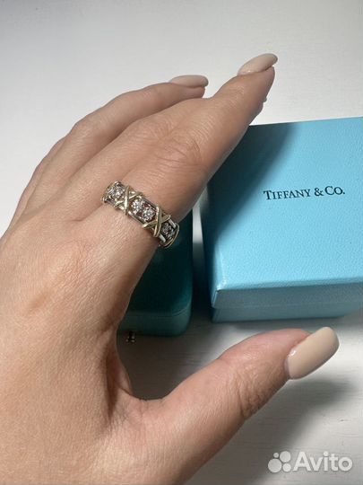 Золотое кольцо с бриллиантами Tiffany