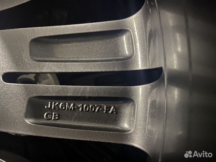 Оригинальные колеса на Range Rover Sport R22