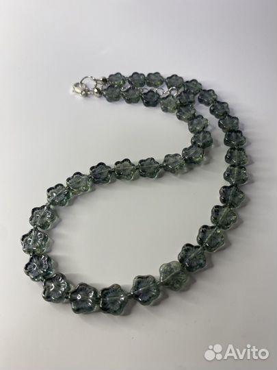 Серые бусы чешское стекло цветы 45 см