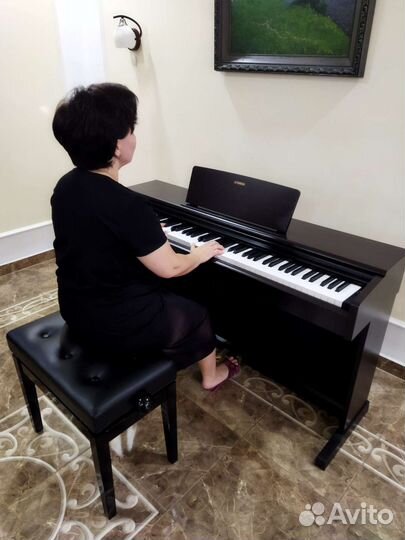 Обучаю игре на фортепиано