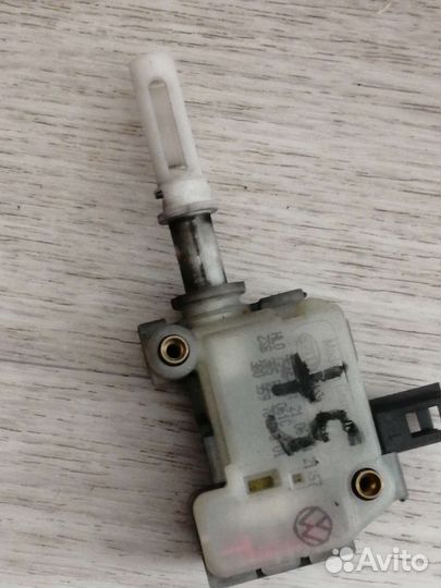 Привод замка крышки багажника VAG HLO 7546 371