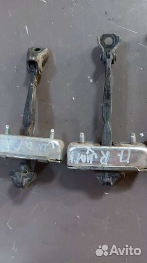 Ограничитель двери на Toyota Mark X