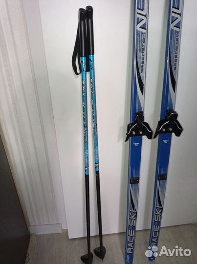 Беговые лыжи,палки,ботинки