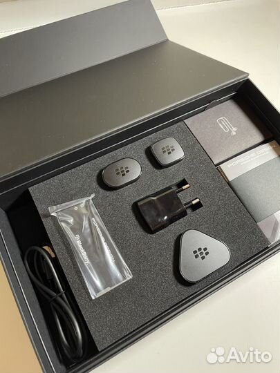 BlackBerry Porsche Design P'9982, 2/64 ГБ