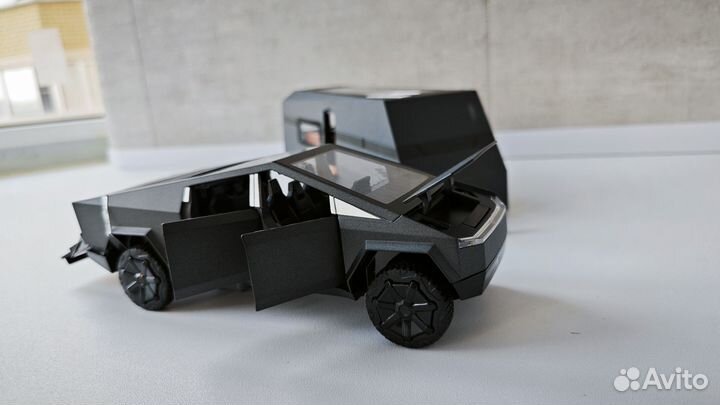 Модель 1:32 Tesla Cybertruck с прицепом