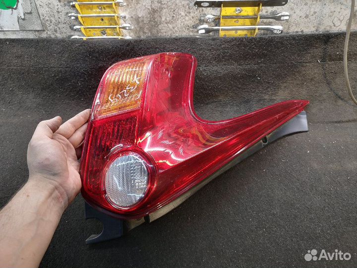 Фонарь задний левый Ниссан Жук