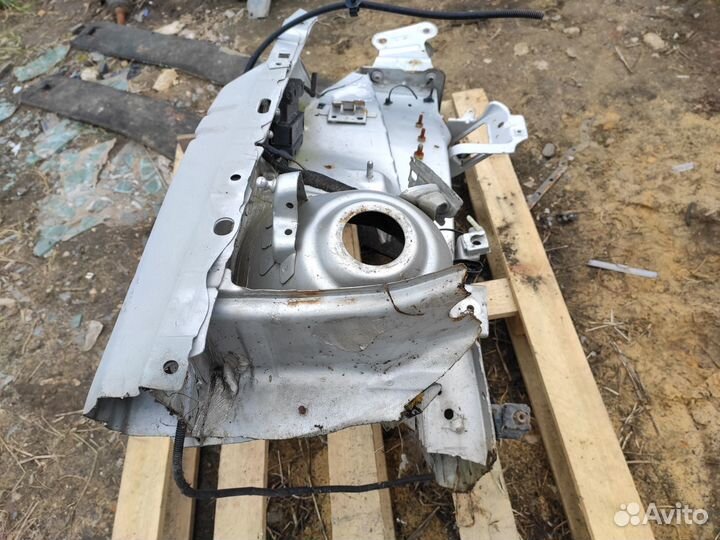 Лонжерон со стаканом левый на Opel Astra H