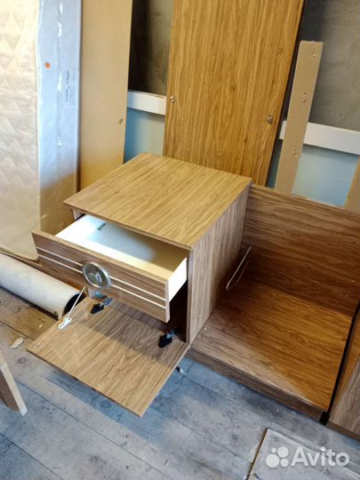 Трюмо с зеркалом и тумба для обуви