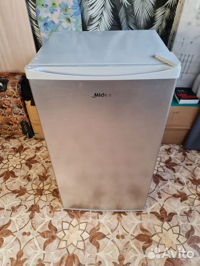 Холодильник мини Midea. Объём 93л, Высота 85см