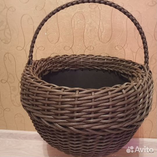 Кашпо-корзина с ручкой оплетена ротангом Шоколад