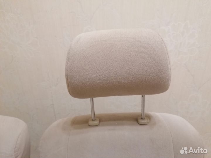 Передние сиденья тойота Gaia