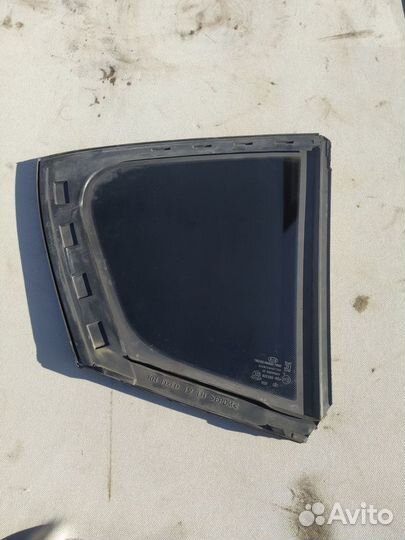 Стекло двери задней левой (форточка) Kia Quoris I