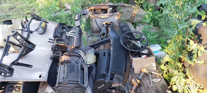 Запчасти на mercedes 210