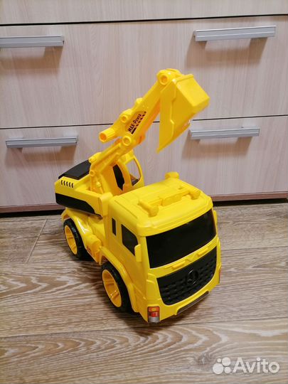 Экскаватор игрушка