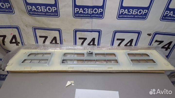 Решетка радиатора Isuzu NQR-71/75 белая