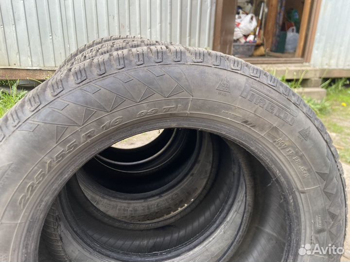 Pirelli Carrier Winter 225/55 R16