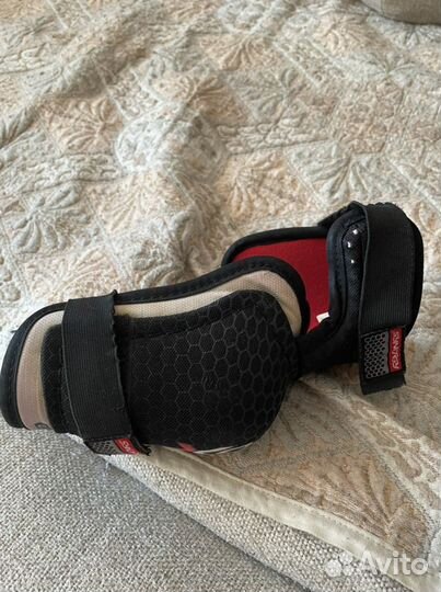 Нагрудник ccm, налокотники ссм