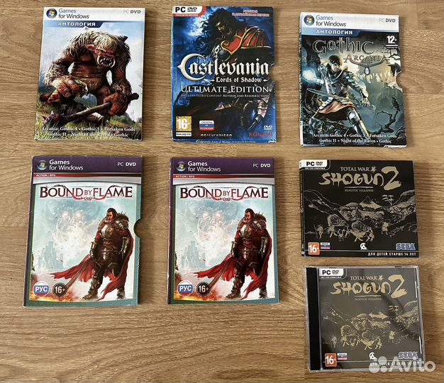 Пустые коробки от компьютерных игр