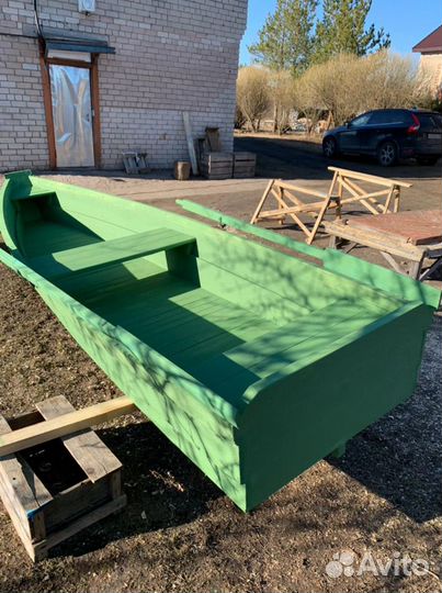 Лодка деревянная