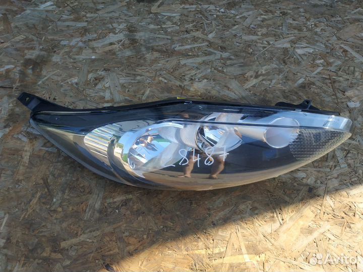Ford Fiesta с 2008 фара передняя