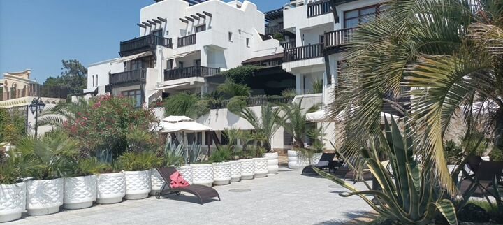 1-к. апартаменты, 42 м², 1/4 эт.