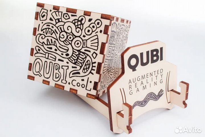 Qubi: кубик дополненной реальности с подставкой