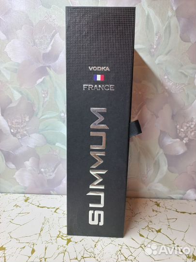 Коробка и бутылка от французской водки