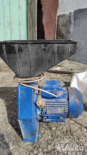 Мельница для зерна бу