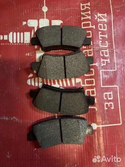 Колодки тормозные задние Brake Pad Set