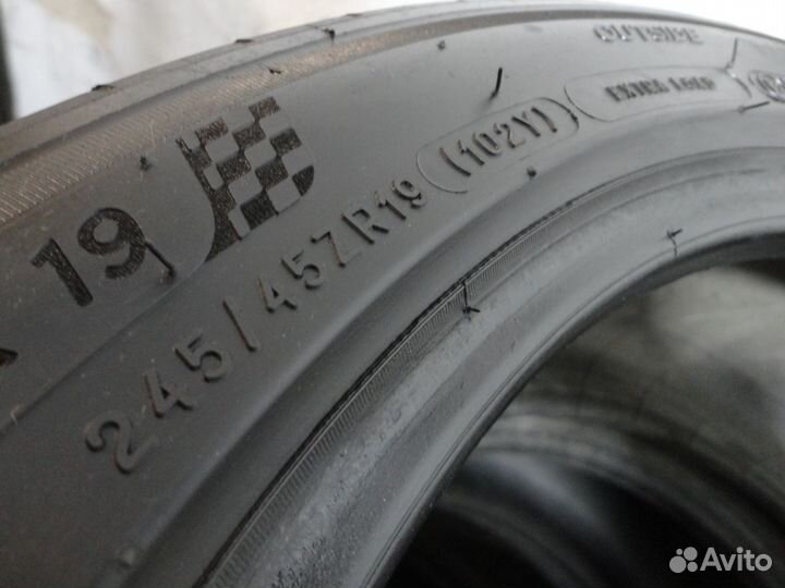 Michelin Pilot Sport 4 245/45 R19