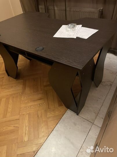 Компьютерный стол игровой