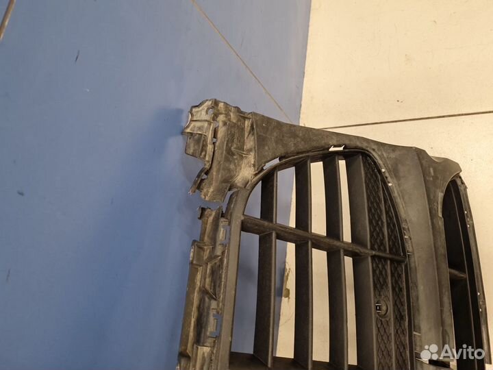 Решётка в бампер центральная Porsche Macan 2013