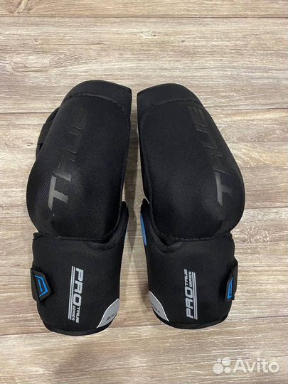 Налокотники хоккейные true