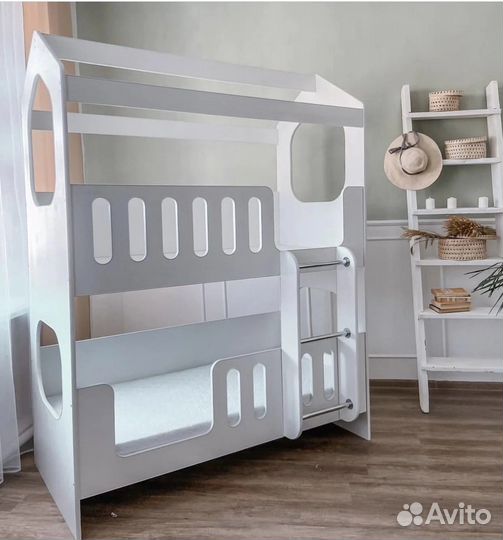 Двухъярусная кровать-домик с ящиком