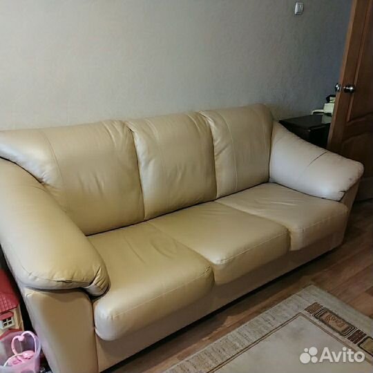 Кожаный диван бу