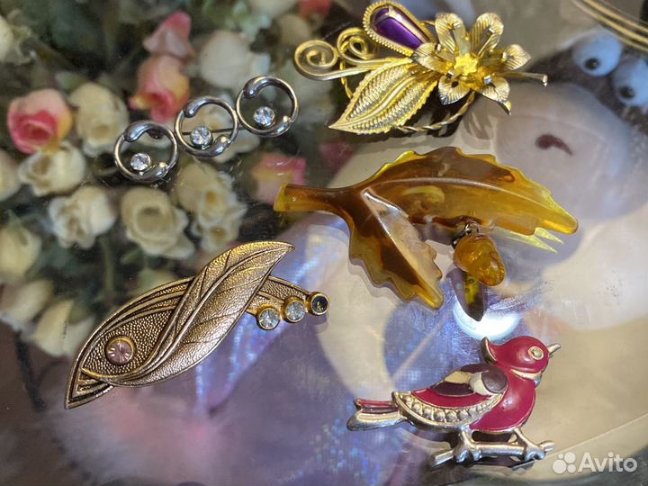 Значки и брошки времен СССР