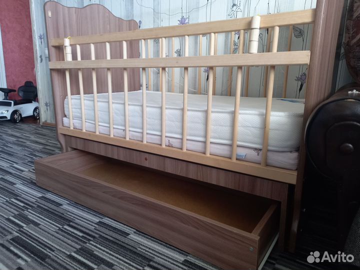 Детская кровать и 2 матраса