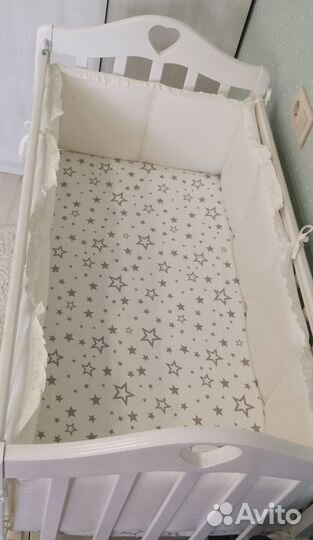 Кроватка с маятником и пеленальный комод
